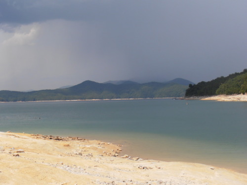 crash-falldownbutnotout:  Lake Jocassee: South Carolina 