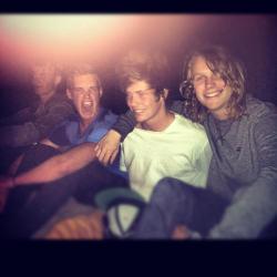 noo-fuucks-given:  the boysss in tairua:)