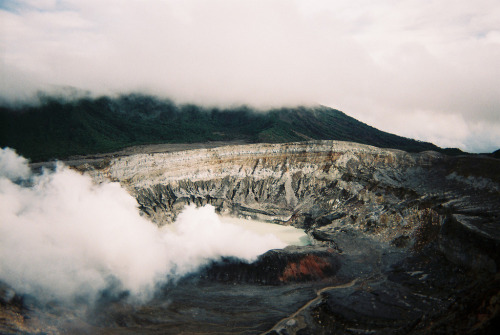 goldhands:  Volcan Poas (by Riccy Wings) 