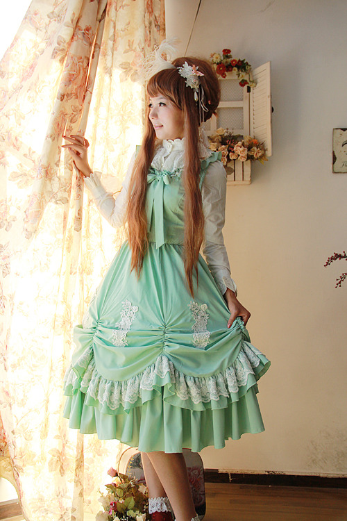 yetanotherjfashionblog:  Infanta’s New Jumperskirt: The Smiling Viola Vintage-style Chiffon & La