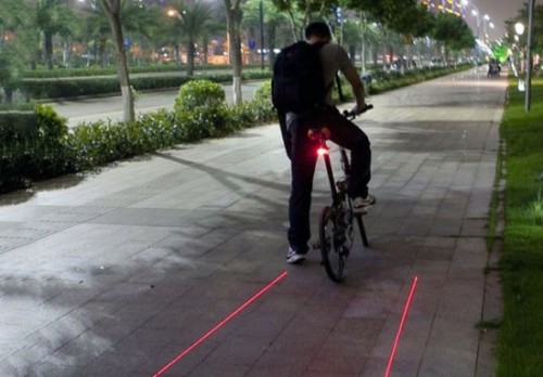 webalia:  fotos curiosas, bicicletas, bicis, carril bici, luces (vía Genial luz trasera de bicicleta