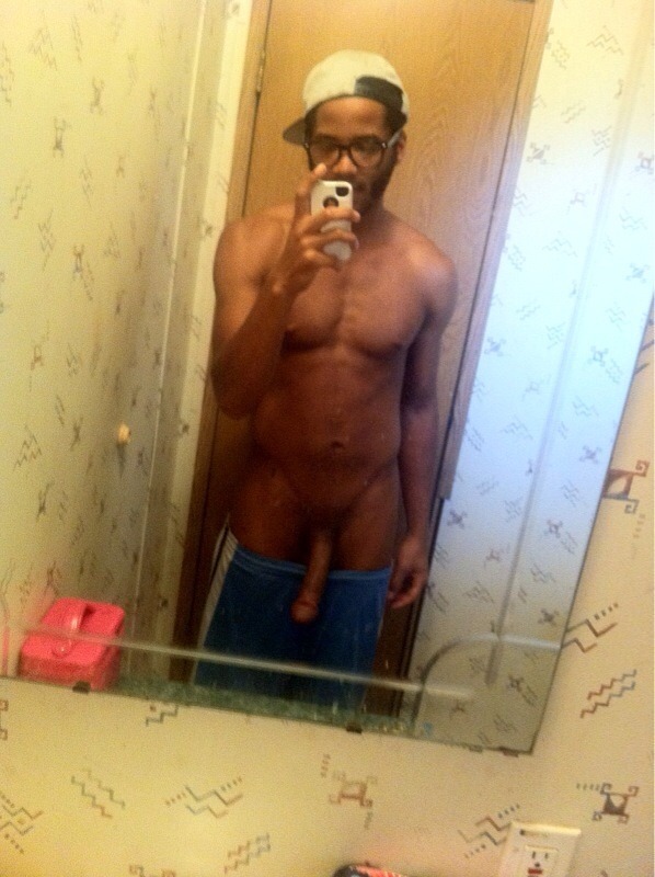 straightboyselfpics:  Derek; 25 The black beef cake