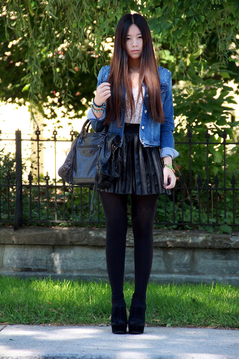 strumpfmode:  (via The Free Island: Leather and Spike) 