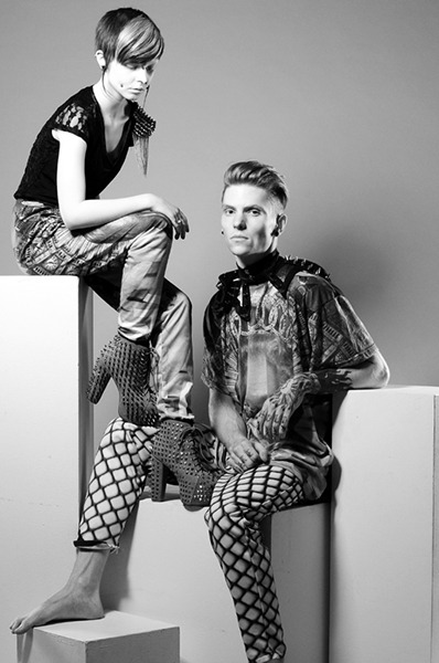 I did a whole shoot yesterday with only gloss and a little foundation, felt different :)
Photography: Claudia Moroni
Clothing: Sai Sai & Roberto Piqueras
Models: Iska Ithil & Jake Hold