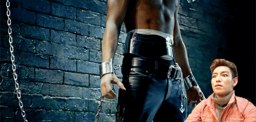 choi-shell-hyun:  T.O.P’s reaction to other members’ abs and also his…own..abs… 