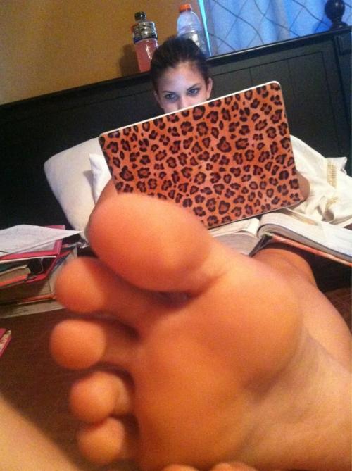 swagjack501: @Bsullivan39 When your tryin to do your homework and @JamieWeltsch damn feet are in yo