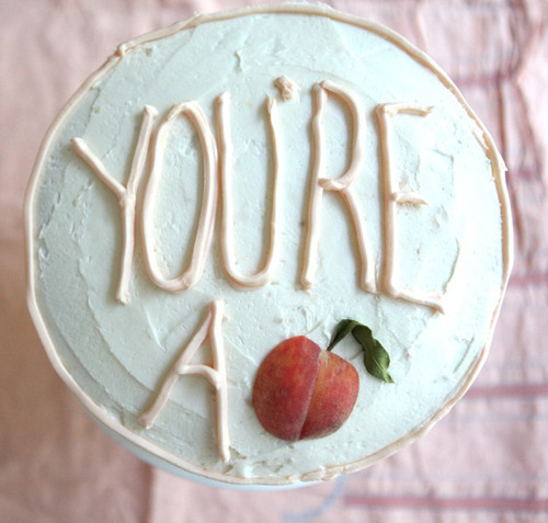 neekaisweird:  You’re-A-Peach Cake