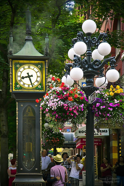 Gastown Steam Clock in Vancouver, Canada (by janusz).