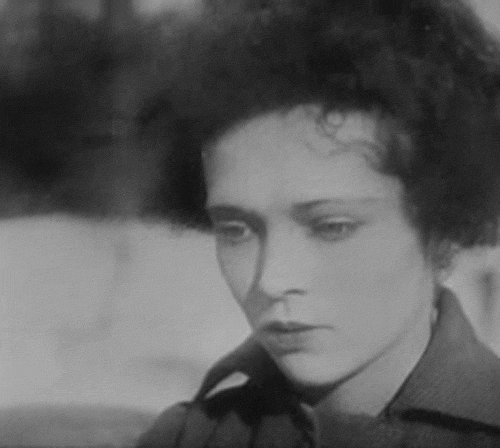violentwavesofemotion:  Ménilmontant (1926) 