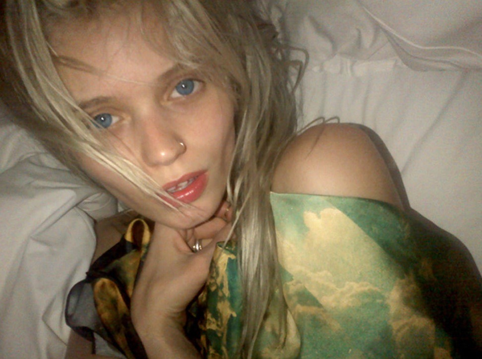 floraz:  i’m in love with this picture and with her 