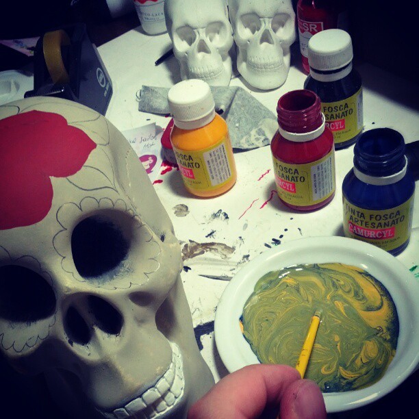 Working #skull #mexico #calavera #skulls #paint #freehand #oldschool #tattoo #santamuerte # #vuduloja.com #saopaulo #sp #brazil #android #jellybean #galaxynexus (Publicado com o Instagram)