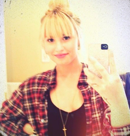  “@ddlovato: Guess what’s back, back, back, back again….. BANGS are back, back,