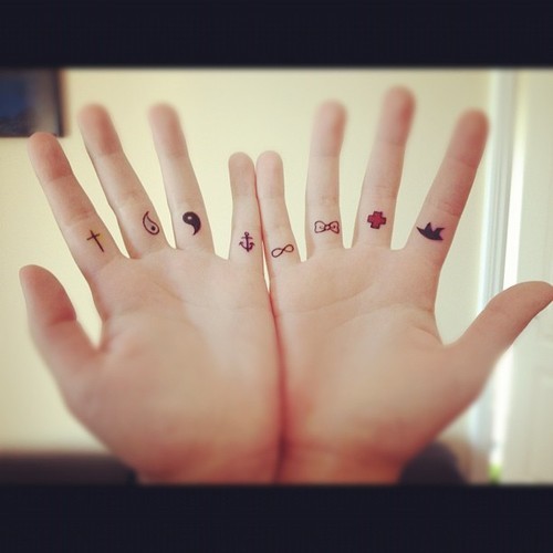 fuckyeahtattoos:  A value for each finger! From left to right - faith, friends, family,