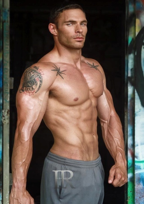 beautifulsexymens:  Derron Matthew my kind of man… beautiful sexy men… over 54,000 images of beautiful sexy men… enjoy, repost, share, follow… thanks guys… http://beautifulsexymens.tumblr.com/archive 
