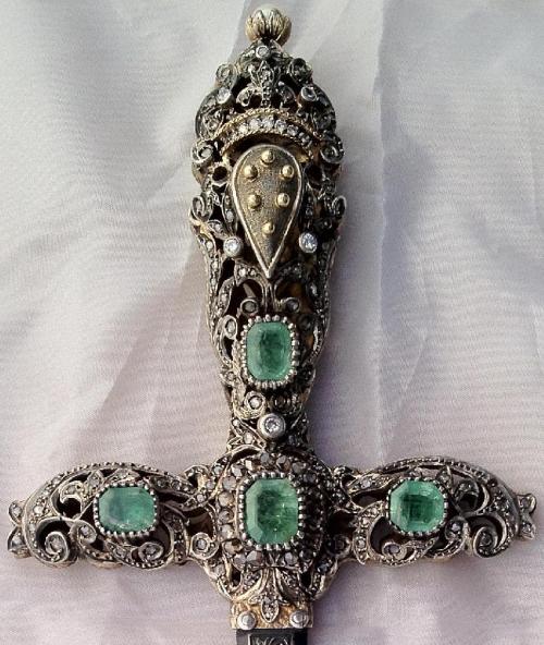 art-of-swords:Jeweled Medici DaggerDated: circa 1840Measurements: overall length 11 3/8”, weight 176