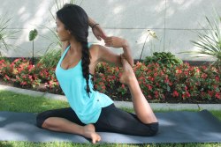 get-thinspiration:  eightlimbsofbliss:  dudedoesyoga:  I just love this pose. source: luluaddict.blogspot.com  love the hair and top!  she is so pretty! 