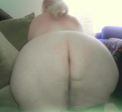 goddess32244:  @goDDess32244 #Whooty #PHAT #BBW mmmmm…love this position..:)  now you are making me hard.
