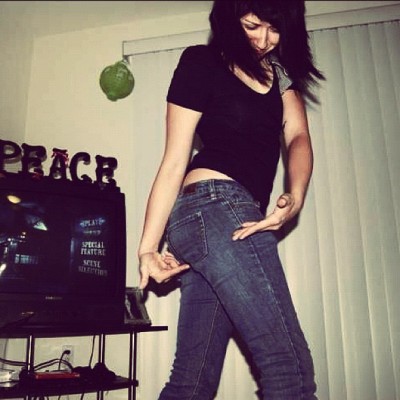 So ready to be this size again. Don’t ask what I’m doing in this picture cuz I couldn’t tell ya. #operationstopbeingapear #apartment305 #throwback #thinkimdancing #imnotsure #weirdo (Taken with Instagram)