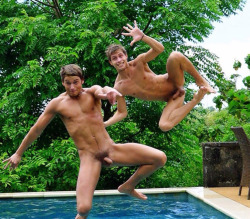 swimmergall:  menanddick:  http://menanddick.tumblr.com/  belli! 