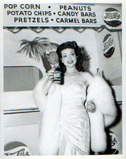  Savvy Business Showgirl Rose La Rose.. Doing A Series Of Ad Photos, Promoting Pepsi-Cola!