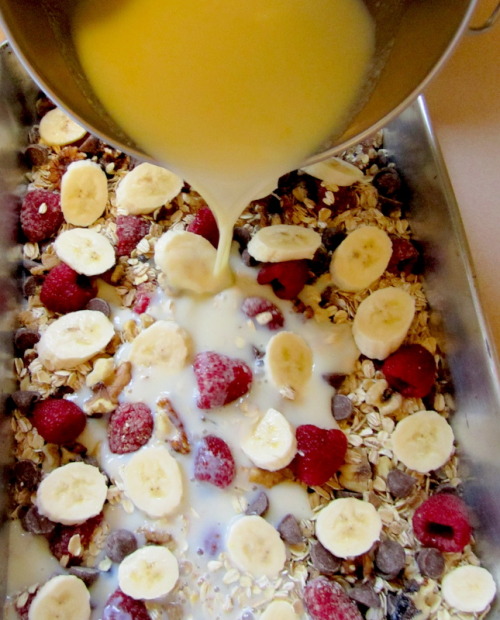 hourglassofhealth: gymorexic: berryhealthy: Baked Oatmeal CasseroleTotal Time: 50 minutesServes: 6In