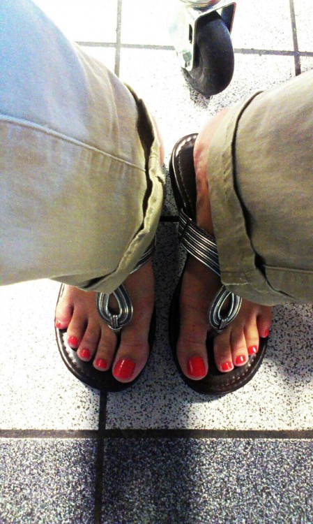 send-her-flowers:  My feetsies today. I love these shoes.