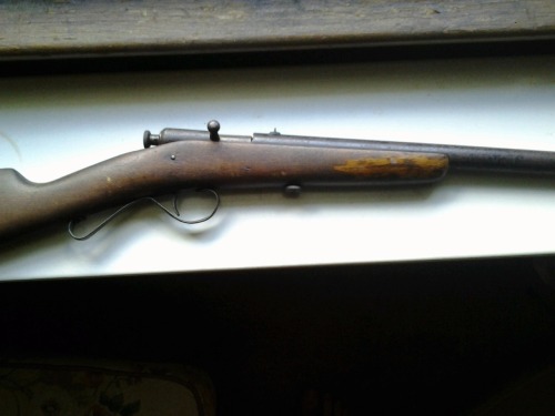 ghost-of-gold:Old .22 LR rifleLooks to me like a Winchester Model 1902. cool.