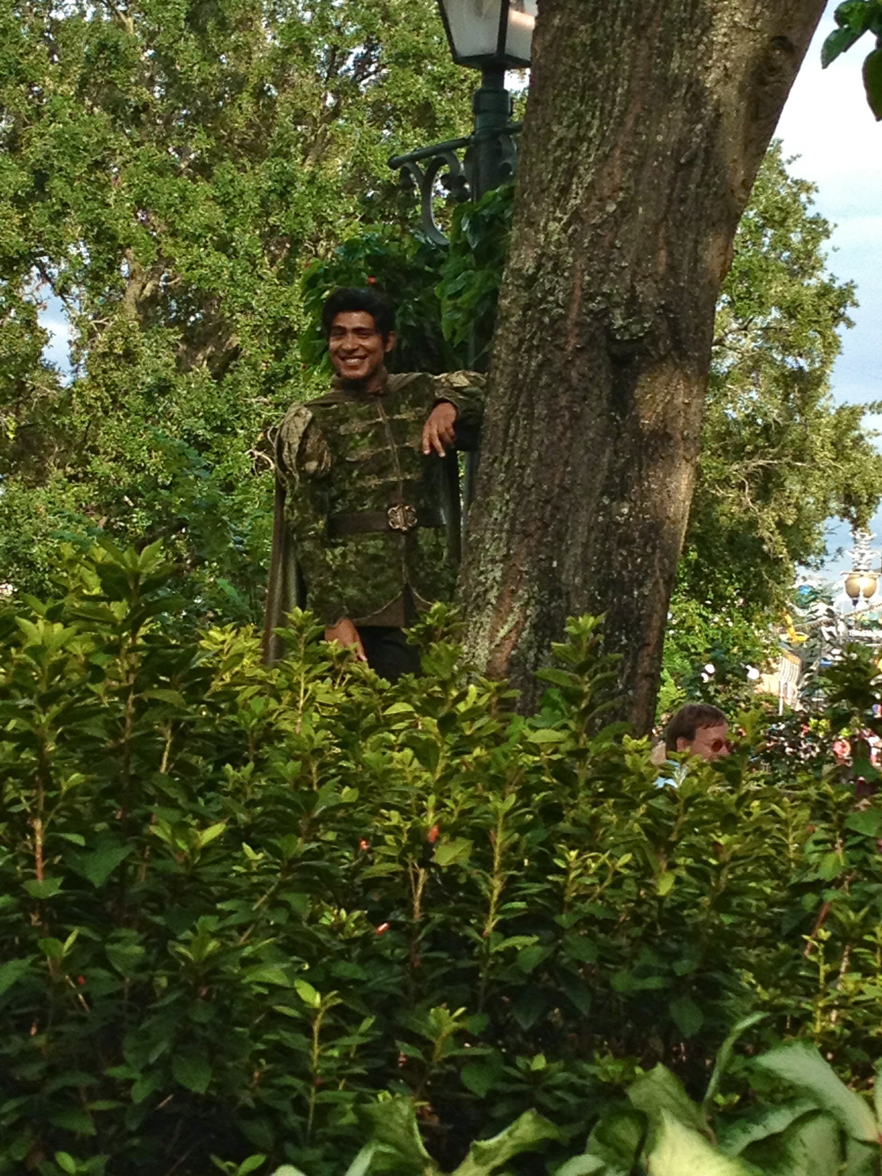 disney-pixar-magic-fanatic:
“ So this little girl at Magic Kingdom the other day was scared of Naveen and only wanted to meet Princess Tiana. So Prince Naveen decided that he was gonna hide in the bushes while Tiana brought the girl over to the...