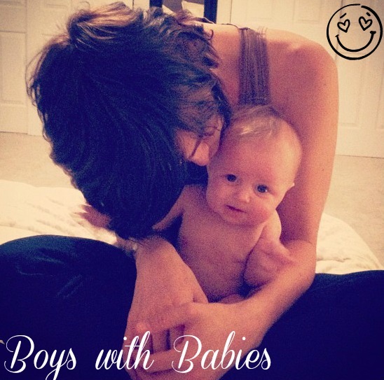 bandboiis:  Kellin Quinn from Sleeping With Sirens and his daughter Copeland *Lead