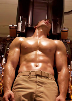 This chest… *__*