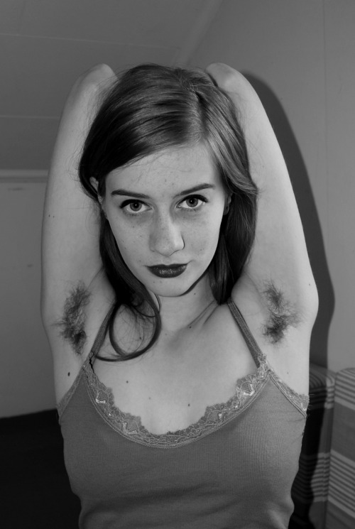 achselhaare:  aliceclementine:  “Anyone can look pretty with hair and make-up.” -Norah Jones  unglaublich schön… 