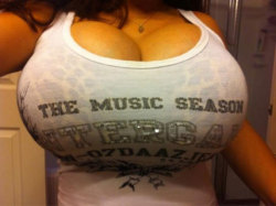 amsoserious:  http://amsoserious.tumblr.com  theese do bring out the music in me looking at her huge tits makes me want to sing oh what a magnificent chest,mmmmm,xxxxx.