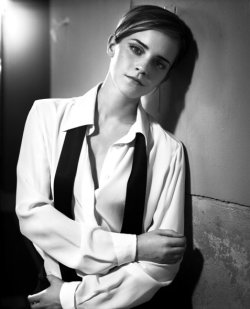 emmawatsonsstyle:  Emma Watson blog Emma Watson photographed by Vincent Peters for Glamour UK (October 2012)