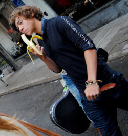 tommotatoes:  harrysbabycakes:  f0rever-directi0ners:  potatostagram:  bringonthepayne1d:  harriallbabe:  Harry Styles with the banana.  It’s a love story baby just say yes  Hanana #confirmed  Banarry  Im liking banarry  banarry it is 