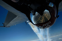 youlikeairplanestoo:  Photo: “Things that don’t suck:” I’m sure riding shotgun with the USAF Thunderbirds is on that list. Gotta be. (U.S. Air Force photo/Tech. Sgt. Justin D. Pyle)