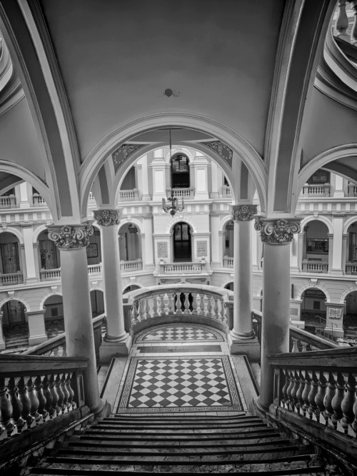 de-borel:  Stairs, Royal Castle, Warsaw, Poland (Source) 