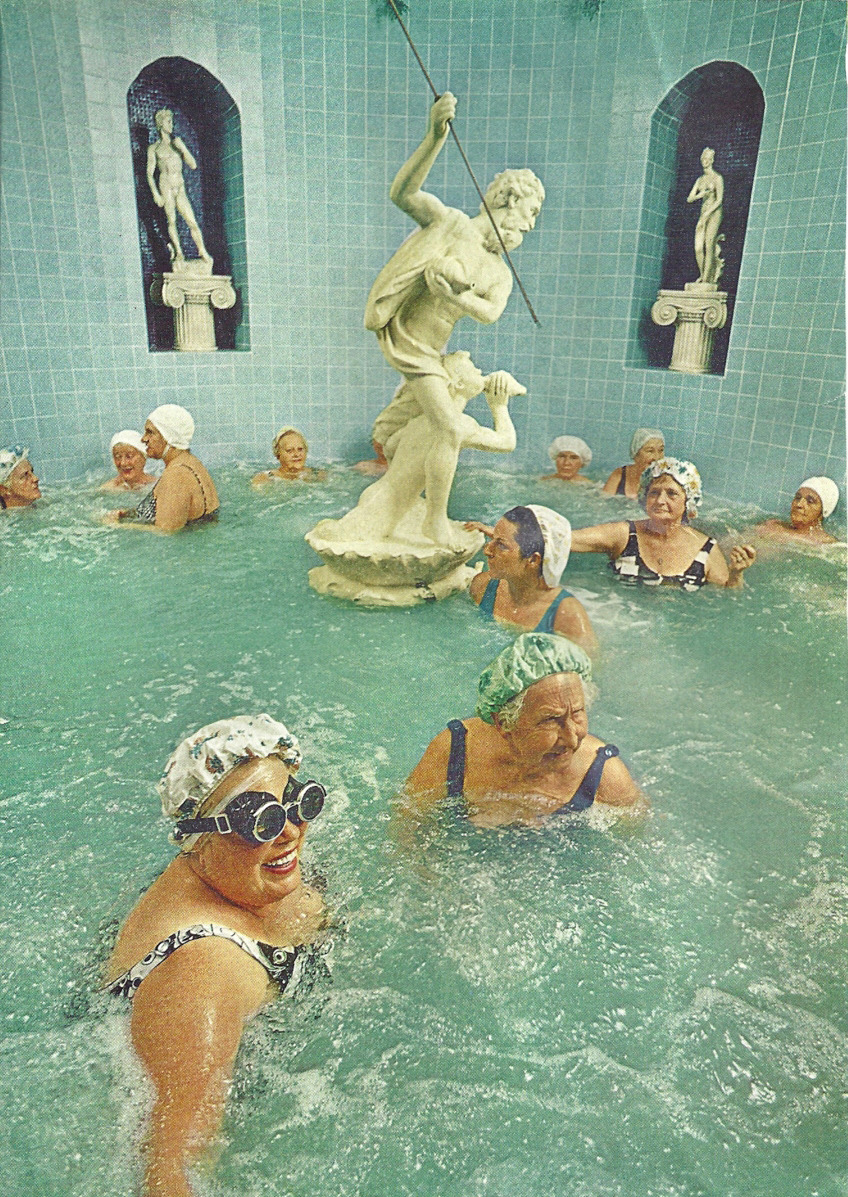 barbaraeatworld:  (via mathildeannabel)  Women enjoy the benefits of a heated whirlpool