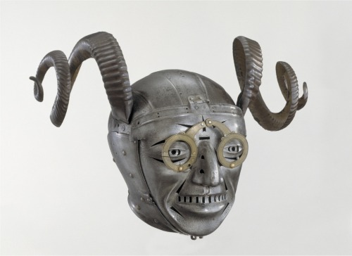 oldrowley:trumpetsandbookmarks:flyingmousetrapcircus:trumpetsandbookmarks:Helmet from a set of armor