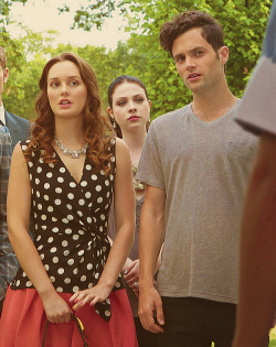 swanhathaway:  blair waldorf &amp; dan humphrey (and georgina), gossip girl 6.01 “gone maybe gone” episode stills 