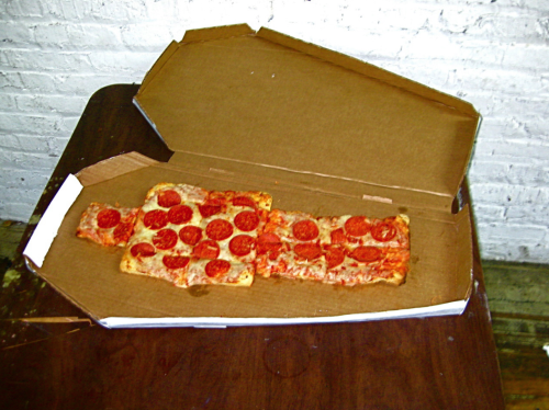 punkknitting:  wifibattle:  rest in pizza  crust has risen 