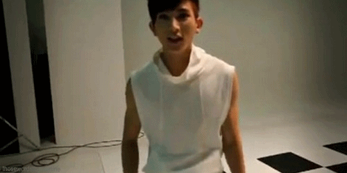 thosewordsthathurtme:  kiseop being a little shy cutie (。^∇^)。