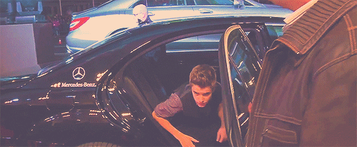 aestheticbieber:  Justin Bieber arrives at the 2011 Bambi Awards 