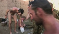reidus404:  Aussie soldiers bathing 