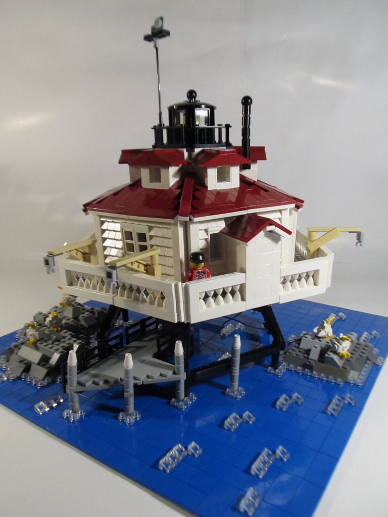 The Thomas Point screwpile lighthouse, off Annapolis, correct down to the privy hanging over the water-is there anything Legos can’t do?
kockamaniahu:
“ Thomas Point Lighthouse (by rabidnovaracer)
”