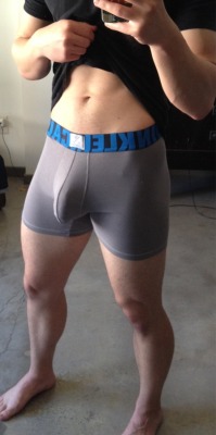 obscenebulges:  random-acts-of-hotness:  Hot bulge.  .