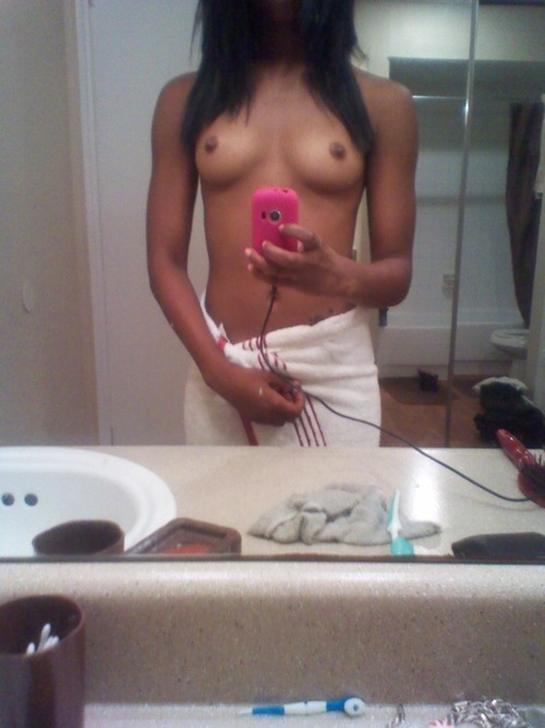 hotblackgirls:  http://hotblackgirls.tumblr.com   Here’s to hot girls with cell phones and poor judgement!  Homegrown birds…  