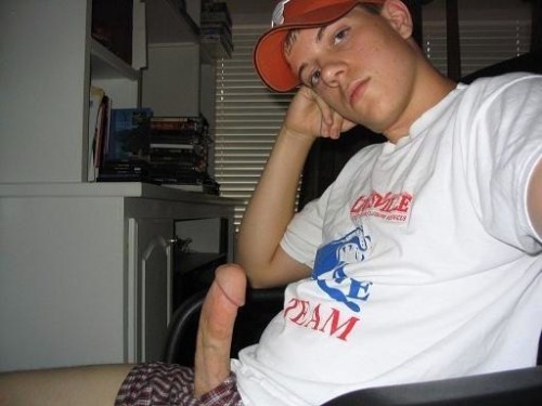 michaelgerald:  brentwalker092:  Cutie with a baseball cap :)  What a fucking cute boy. He’s a dead ringer for my 11 year old son’s boyfriend/fiance