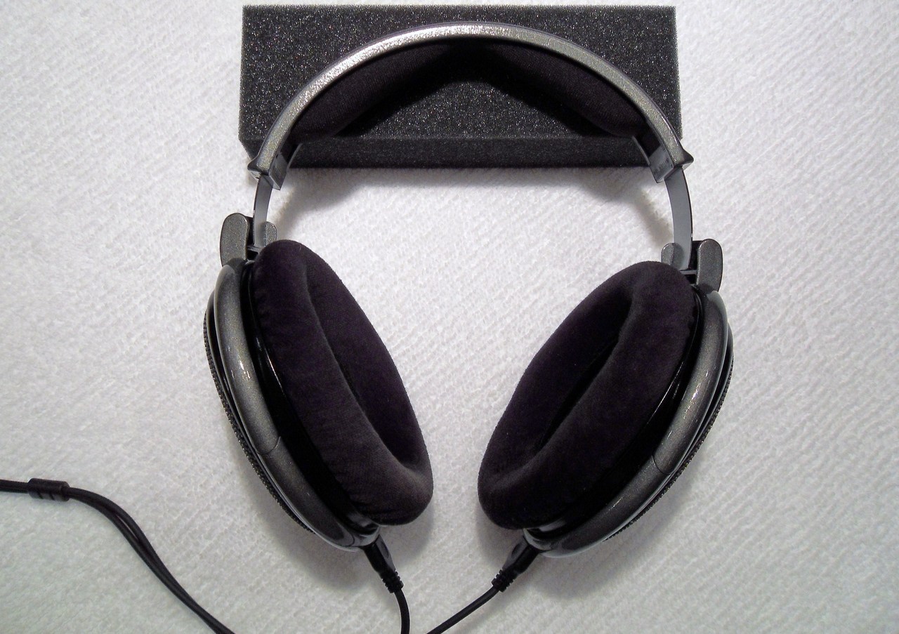 audio-paradise:  Sennheiser HD 650 Headphones Retail: $454.95 Only available in one