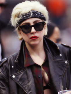 killtheillusion:  10.06.10 ☛ at a new york mets game 