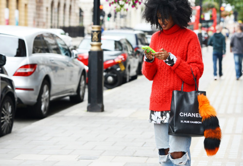 what-do-i-wear:  Fashion Week with Tommy Ton (image: style)